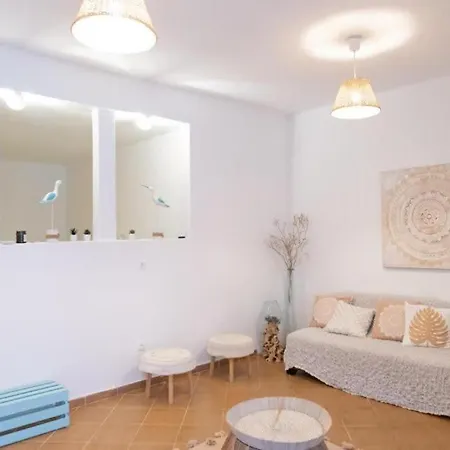 Dreamscape Cozy 3-bedroom Mykonos Hideaway * אנו מרה