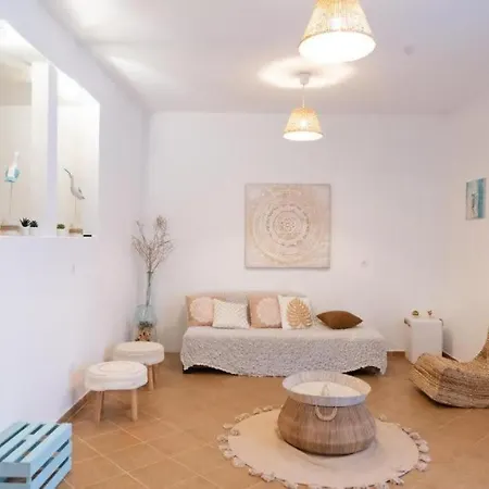 Dreamscape Cozy 3-bedroom Mykonos Hideaway