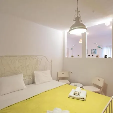 Dreamscape Cozy 3-bedroom Mykonos Hideaway *